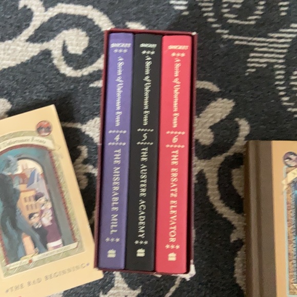 Series of Unfortunate Events Books 1,4,5,6,10,11 - Picture 4 of 4